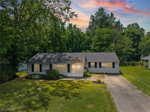 $159,900 | 27111 Lynn Drive, Olmsted Falls, OH 44138