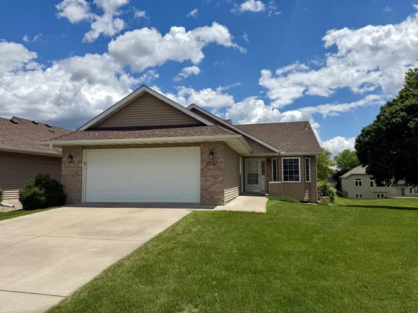 $409,900 | 1721 Carleton Drive, Hastings, MN 55033