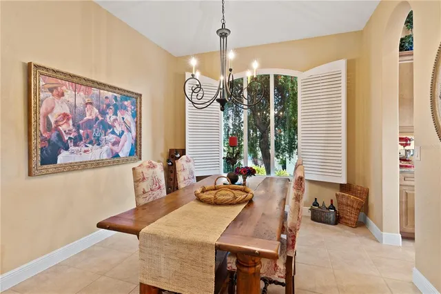 a en suite bathroom with double vanity and a mirror