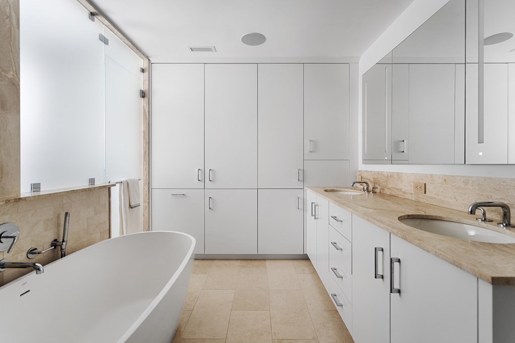 35 Wykeham Road Newton, MA 02465 - Photo 24 of 40 a bathroom with a tub sink and mirror