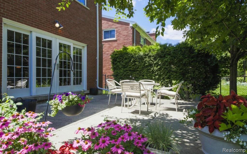 636 Cook Road Grosse Pointe Woods, MI 48236 - Photo 30 of 33
