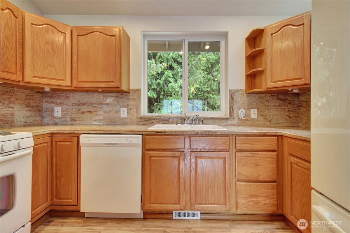 14114 Beverly Park Road, Unit A Edmonds, WA 98026 - Photo 19 of 37 Gallery Image 19