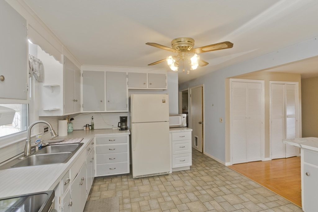 93 Moss Road Springfield, MA 01119 - Photo 10 of 40