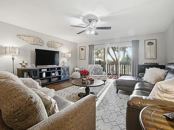 $295,000 | 601 North Mc Donald Street, Unit 109, Mount Dora, FL 32757