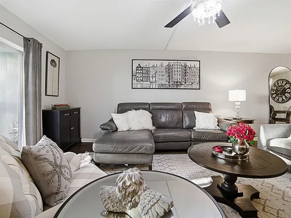 $295,000 | 601 North Mc Donald Street, Unit 109, Mount Dora, FL 32757