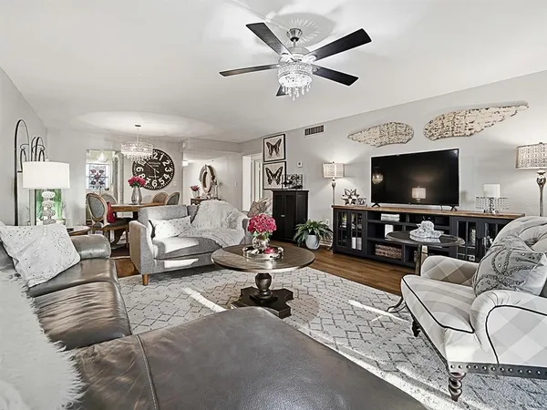 $295,000 | 601 North Mc Donald Street, Unit 109, Mount Dora, FL 32757