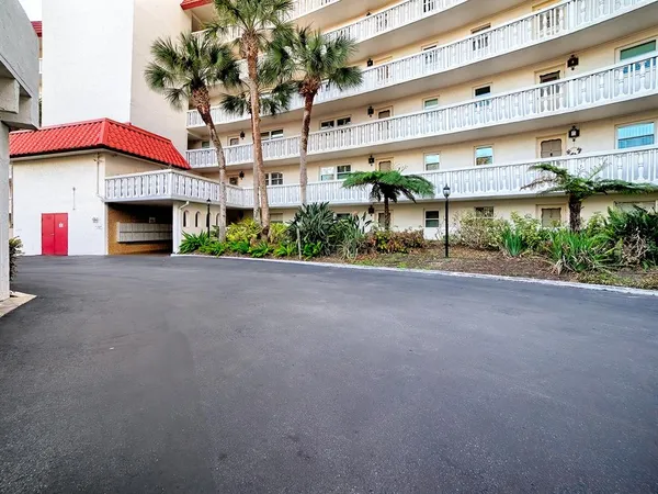 $295,000 | 601 North Mc Donald Street, Unit 109, Mount Dora, FL 32757