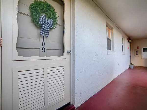 $295,000 | 601 North Mc Donald Street, Unit 109, Mount Dora, FL 32757