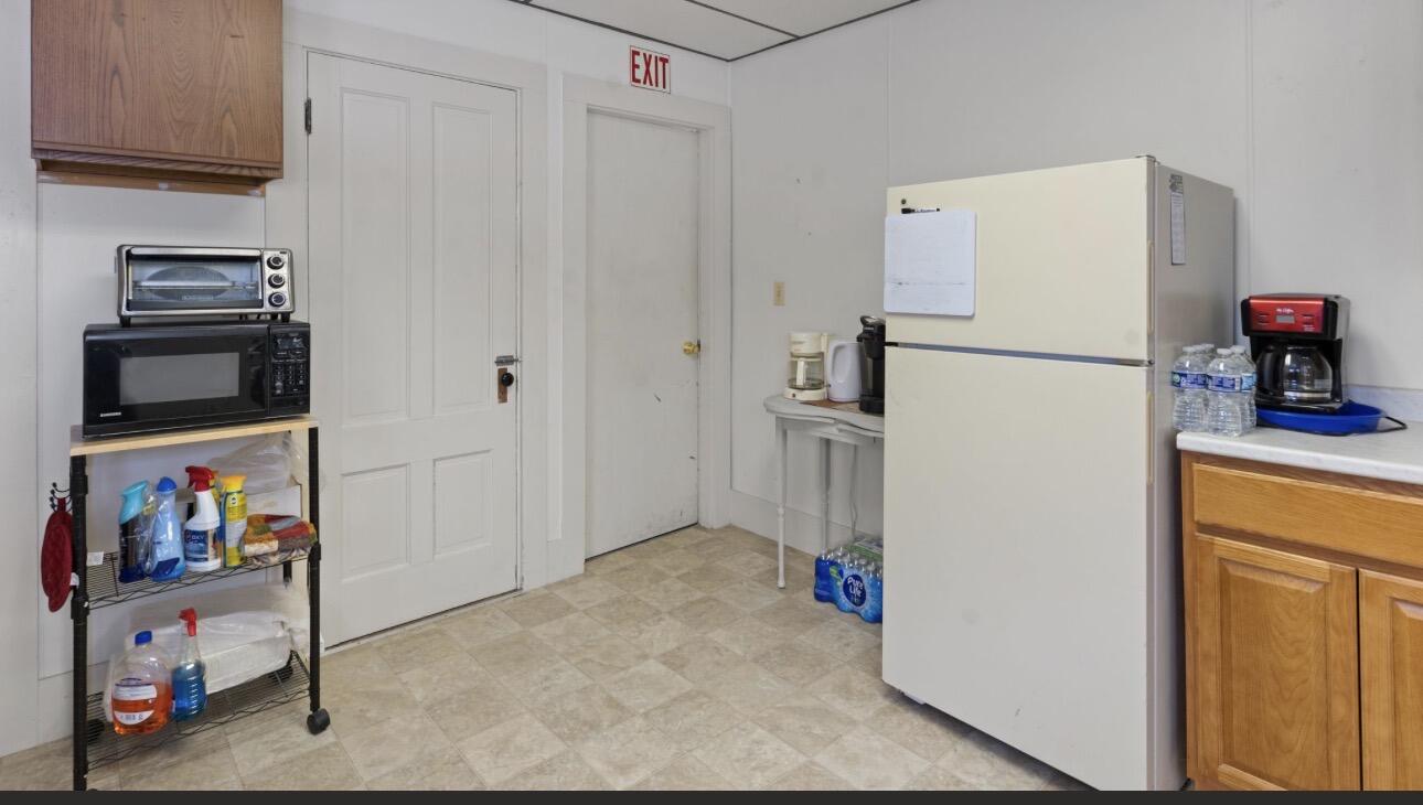 201 Knox Street Rumford, ME 04276 - Photo 13 of 38 IMG_2073