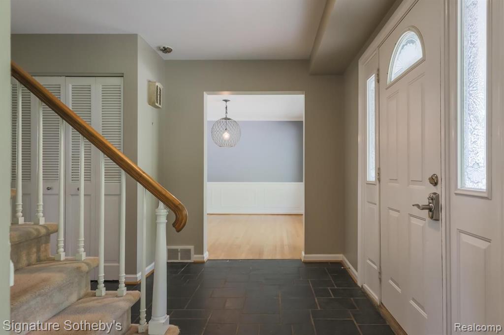 5139 Wing Lake Road Bloomfield Hills, MI 48302 - Photo 3 of 43
