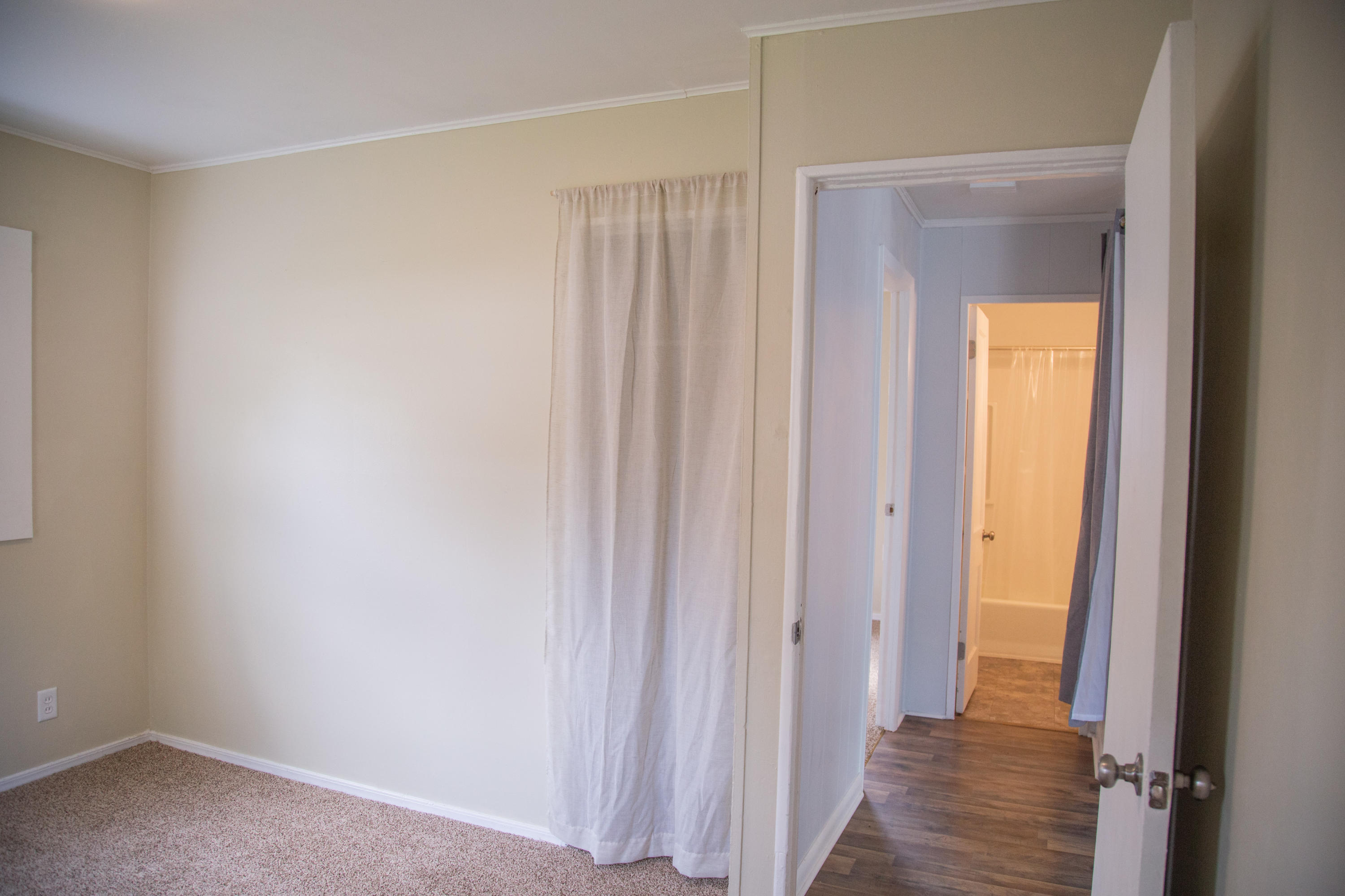 1319 Wayside Road Kalamazoo, MI 49048 - Photo 11 of 16 IMG_0628-15