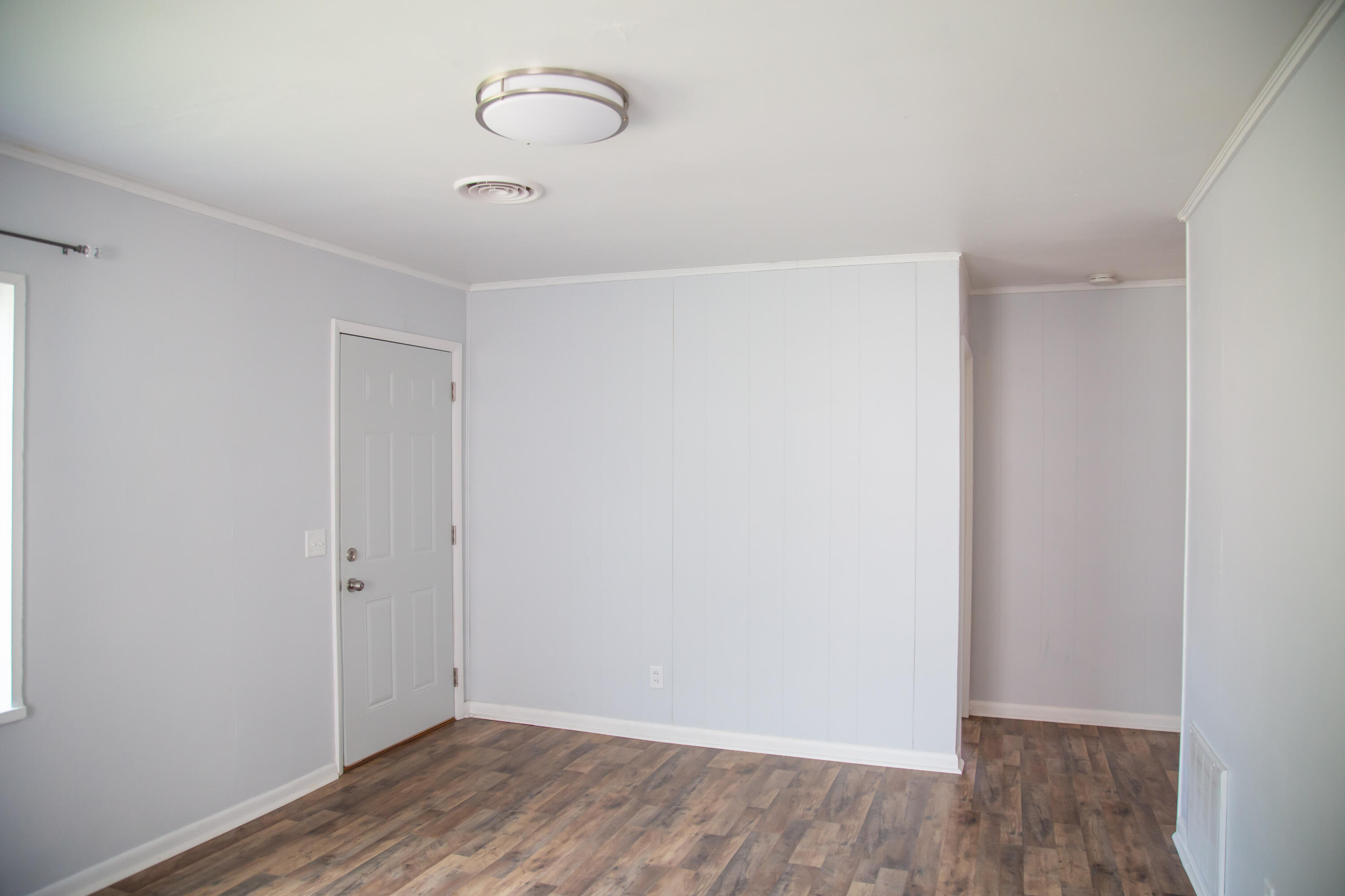 1319 Wayside Road Kalamazoo, MI 49048 - Photo 3 of 16 IMG_0615-5