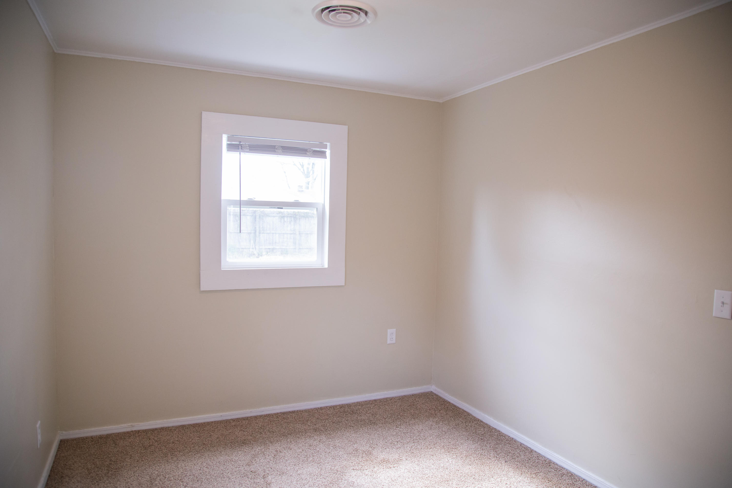 1319 Wayside Road Kalamazoo, MI 49048 - Photo 10 of 16 IMG_0631-18