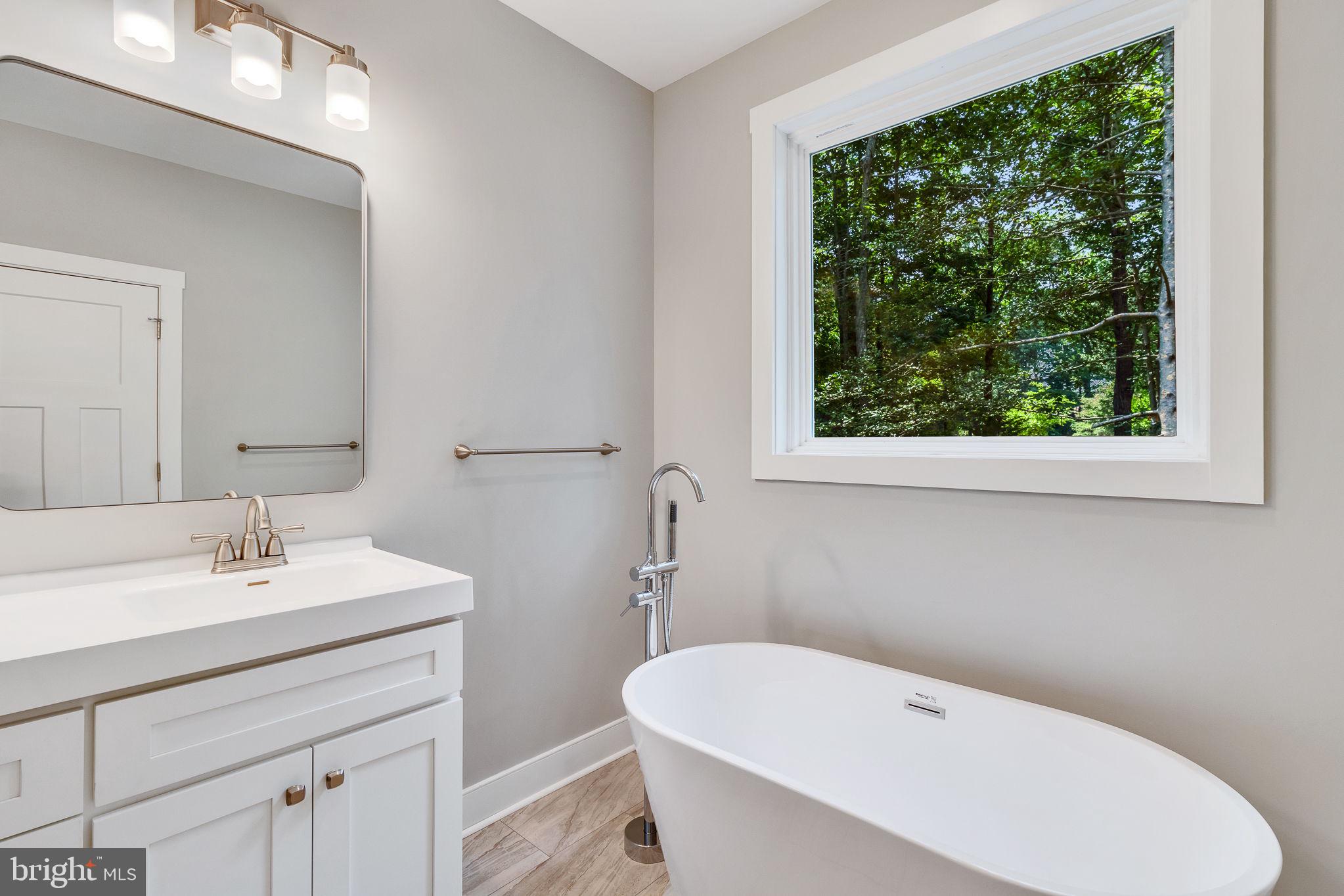 57 Waterman's Way Reedville, VA 22539 - Photo 12 of 43 Primary Bath soaking tub