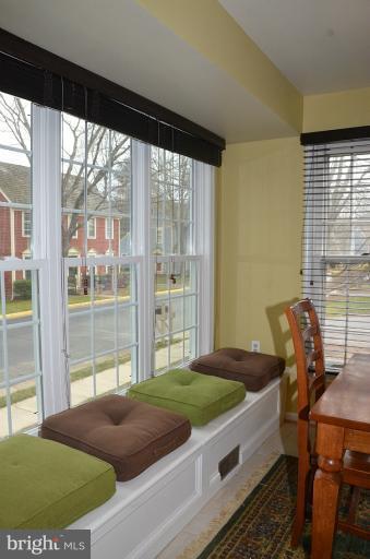 2070 Cobblestone Lane Reston, VA 20191 - Photo 2 of 25 Kitchen - Seating Area