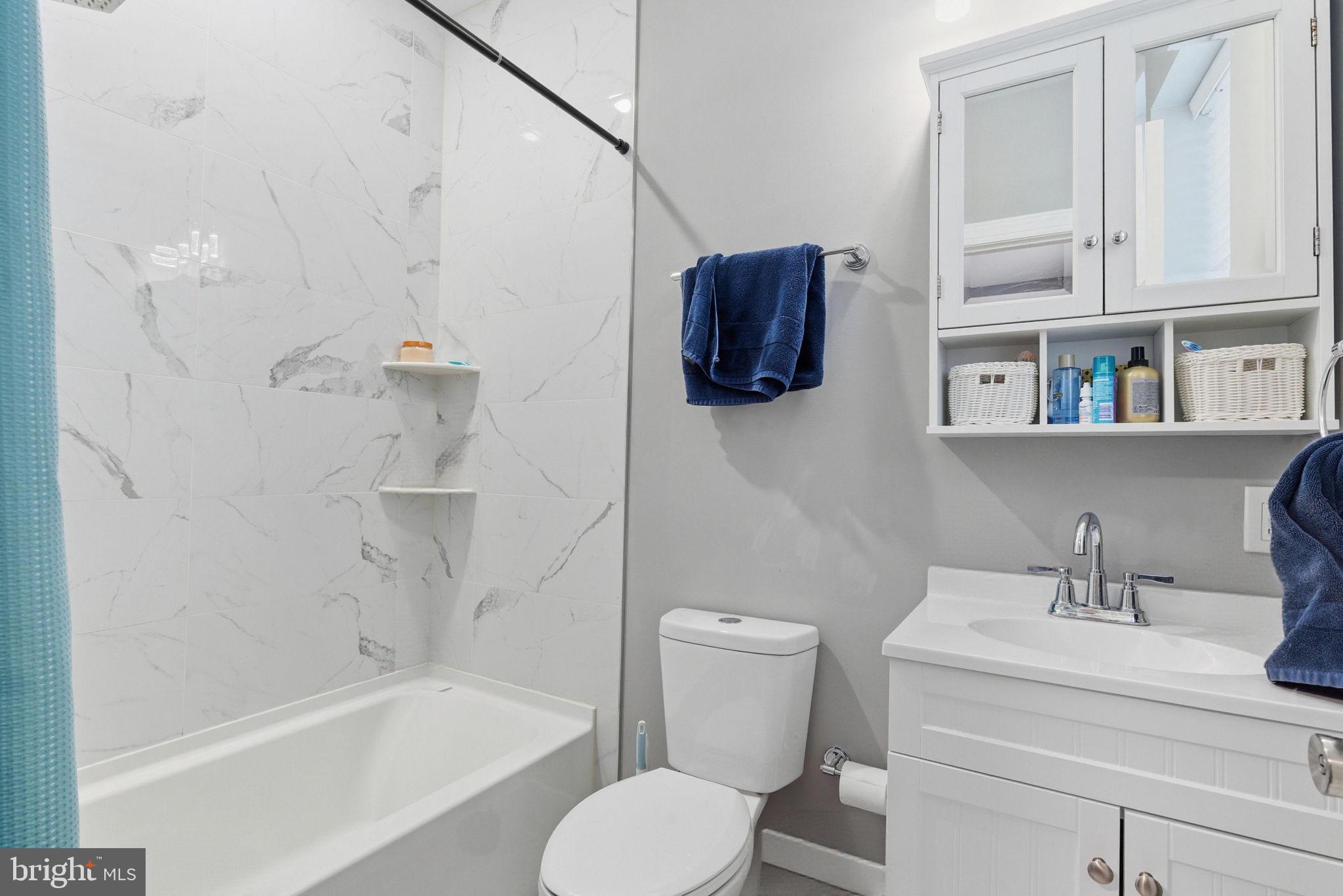 1813 South 23rd Street Philadelphia, PA 19145 - Photo 18 of 23 a bathroom with a toilet a sink and bathtub