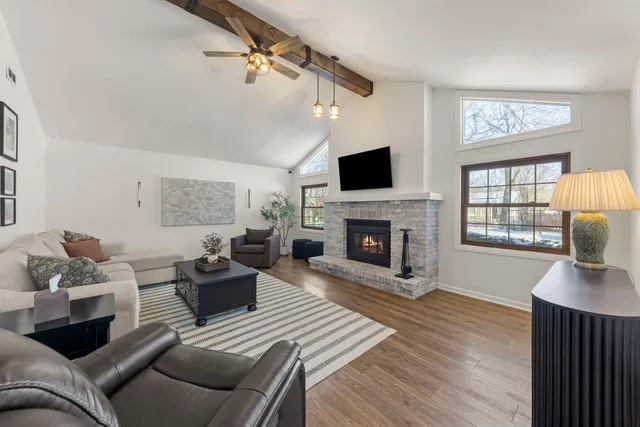 $525,000 | 35 Cloverdale Lane, Schaumburg, IL 60193