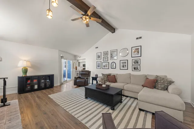 $525,000 | 35 Cloverdale Lane, Schaumburg, IL 60193