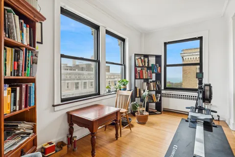 $289,500 | 1755 East 55th Street, Unit 1201, Chicago, IL 60637