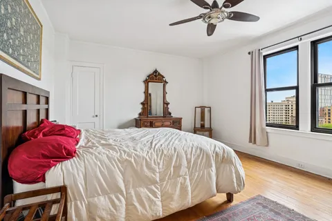 $289,500 | 1755 East 55th Street, Unit 1201, Chicago, IL 60637