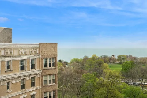 $289,500 | 1755 East 55th Street, Unit 1201, Chicago, IL 60637