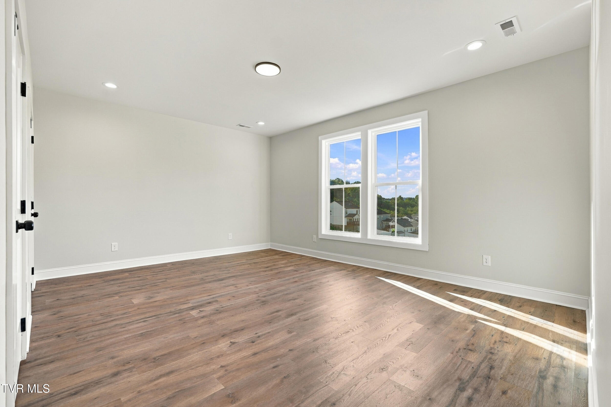 880 Granby Road Kingsport, TN 37660 - Photo 33 of 62 33_880 granby rd-43