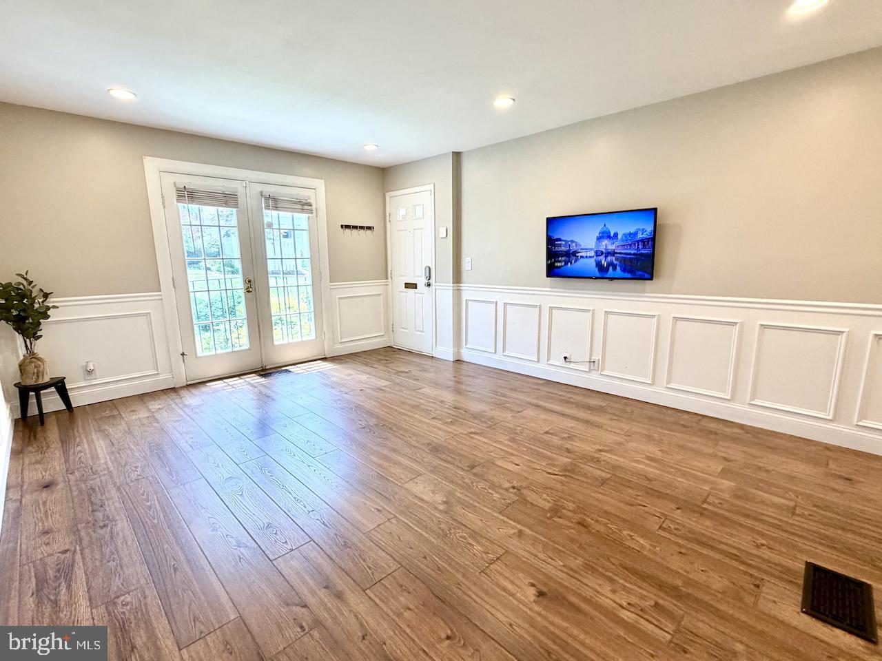4630 28th Road South, Unit C Arlington, VA 22206 - Photo 6 of 40 Main-Level Living Room