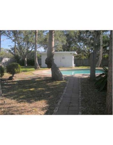 124 Fulton Place Portland, TX 78374 - Photo 7 of 8 a view of a backyard