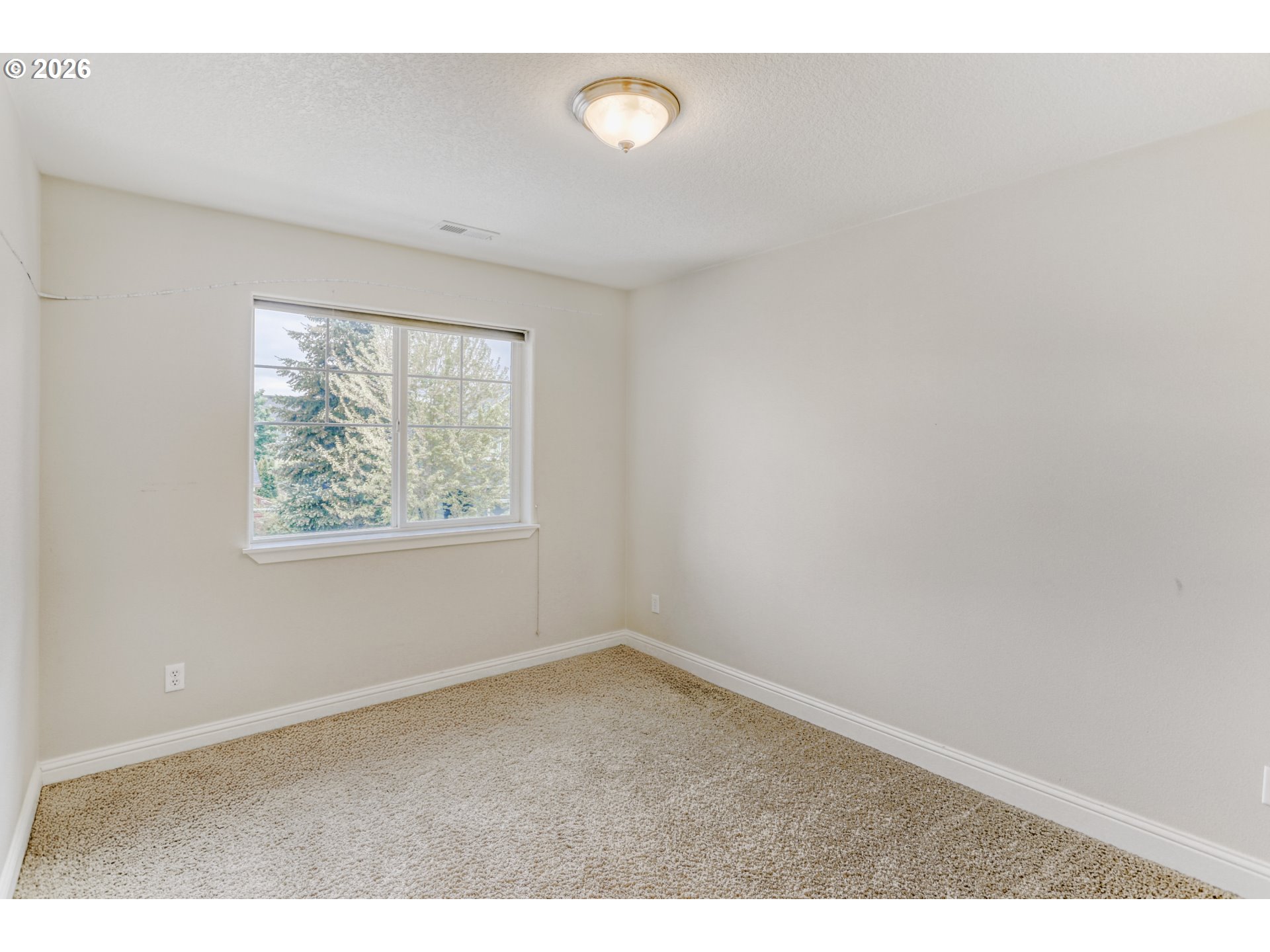 21533 Southwest Susan Lane Beaverton, OR 97003 - Photo 20 of 31 an empty room with windows