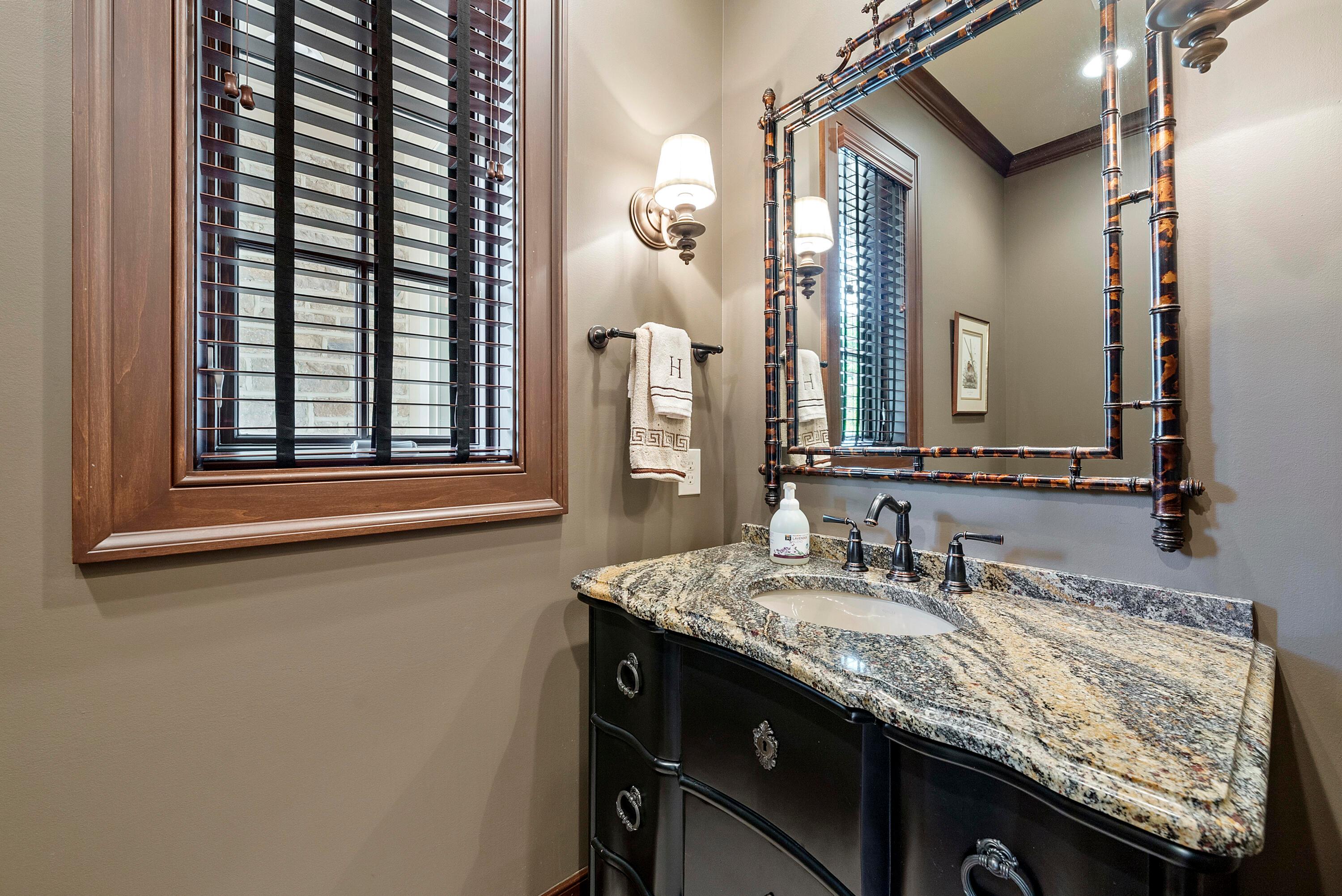 2730 Edington Road Columbus, OH 43221 - Photo 25 of 70 Powder Room
