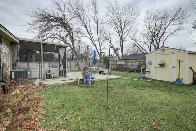 a view of a house with backyard and a tree
