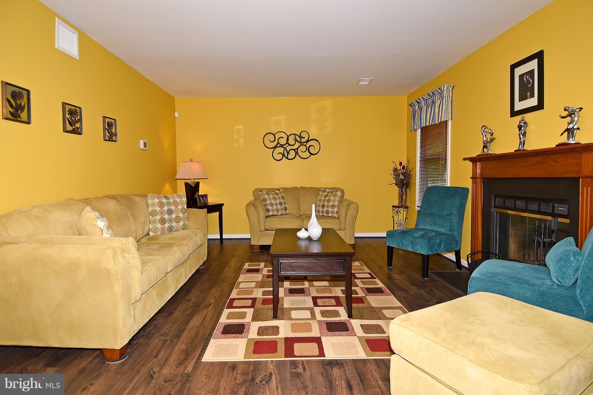10313 Abbott Road Manassas, VA 20110 - Photo 4 of 30 a very nice looking room with a large window