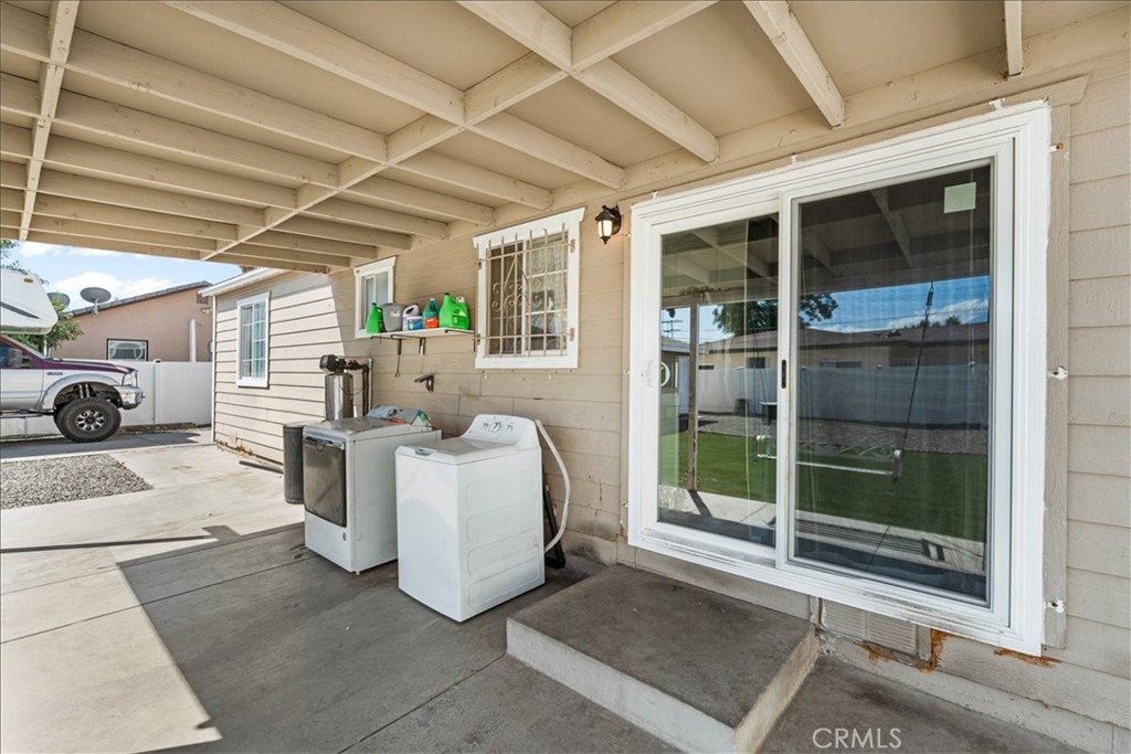 7167 Osbun Road San Bernardino, CA 92404 - Photo 5 of 35 a living room with furniture