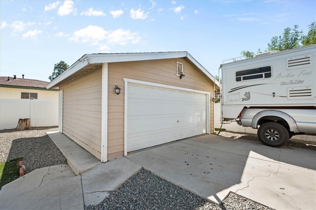 7167 Osbun Road San Bernardino, CA 92404 - Photo 9 of 35 a view of a car garage