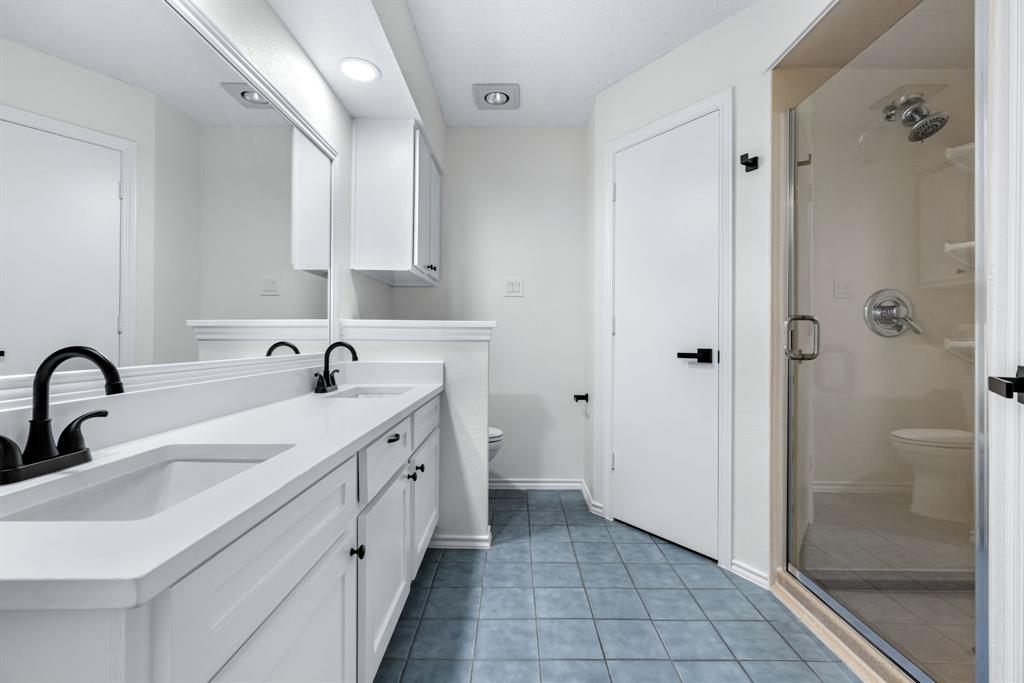 2543 Sundance Lane Dallas, TX 75287 - Photo 19 of 27 a view of a bathroom with a sink and mirror