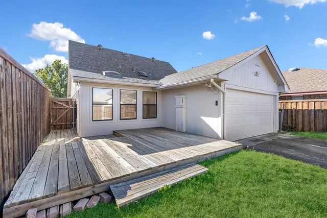 a view of backyard with a patio