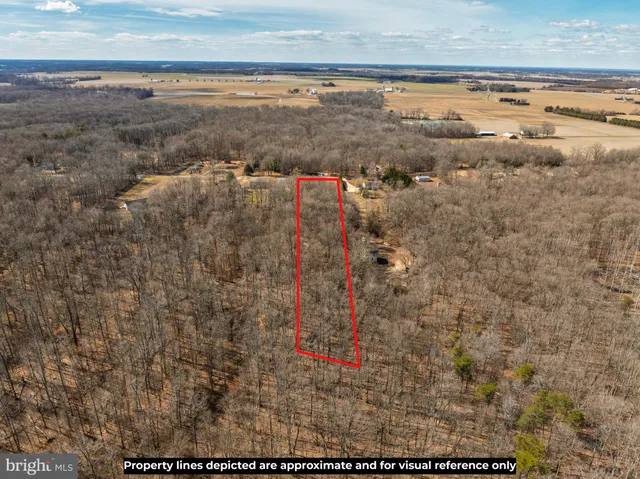 a view of a houses with yard