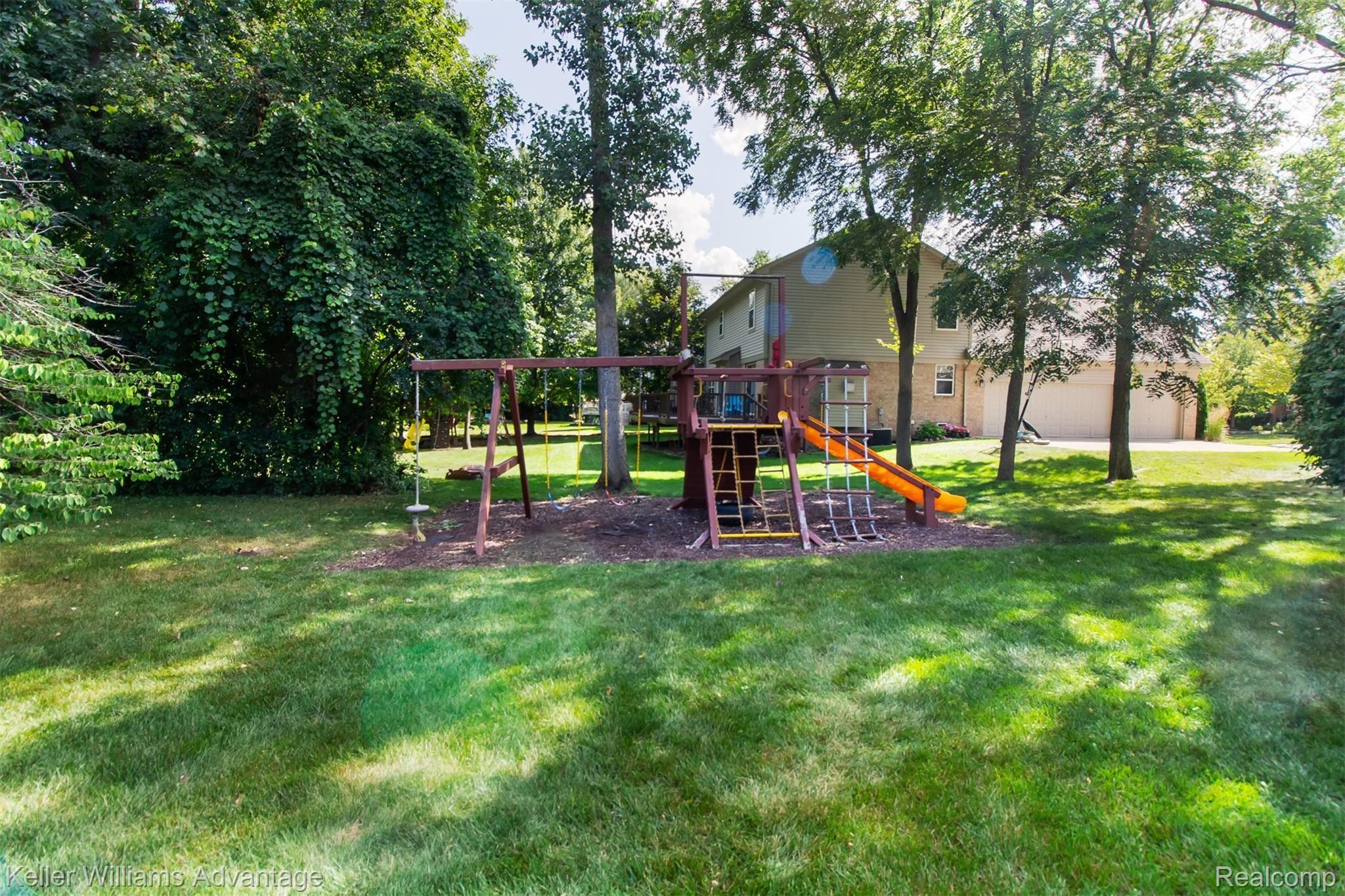 2693 Forest View Court Rochester, MI 48307 - Photo 4 of 55 ForestViewCt_2693_Back_03.jpg