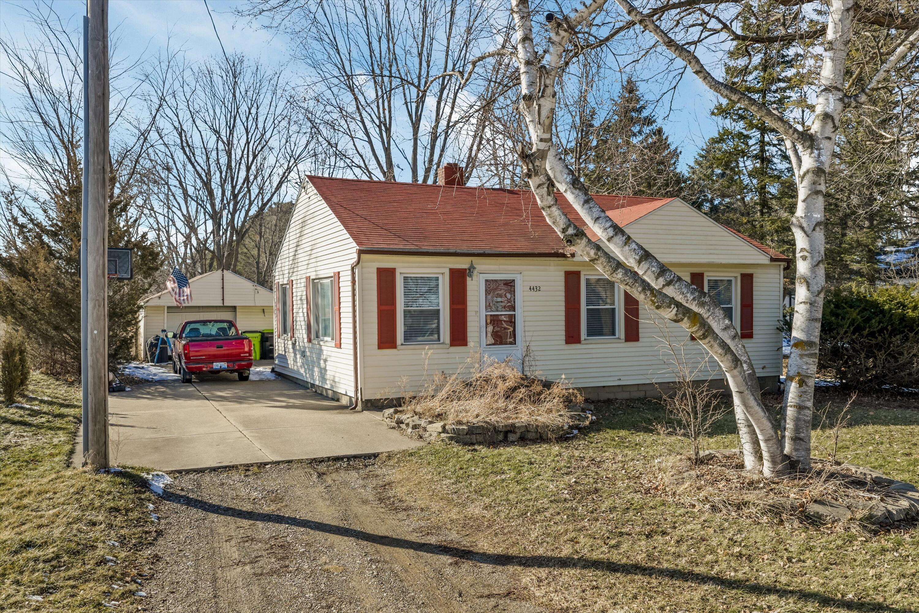 4432 Morrish Road Swartz Creek, MI 48473 - Photo 1 of 17 Front