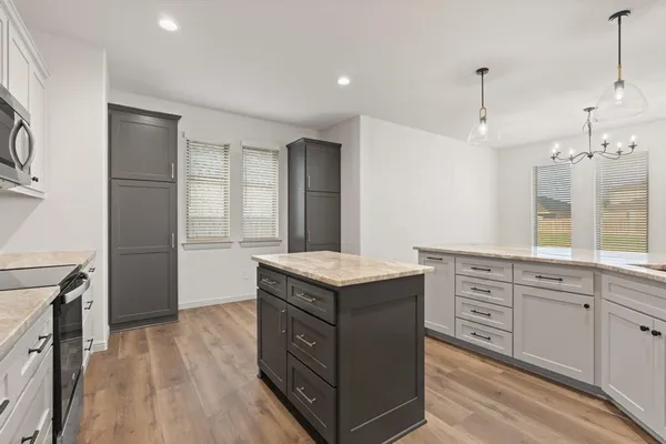 $349,900 | 1707 Lakeway Drive, Cleburne, TX 76033