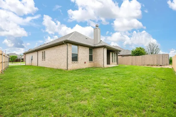 $349,900 | 1707 Lakeway Drive, Cleburne, TX 76033