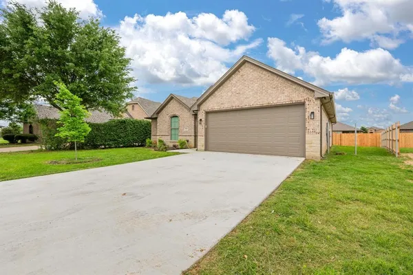 $349,900 | 1707 Lakeway Drive, Cleburne, TX 76033
