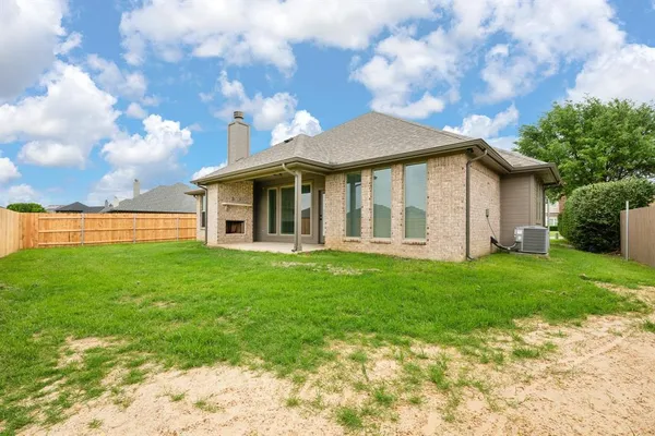 $349,900 | 1707 Lakeway Drive, Cleburne, TX 76033