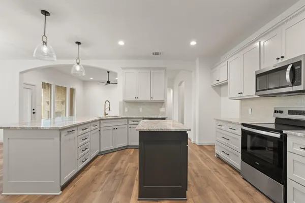 $349,900 | 1707 Lakeway Drive, Cleburne, TX 76033