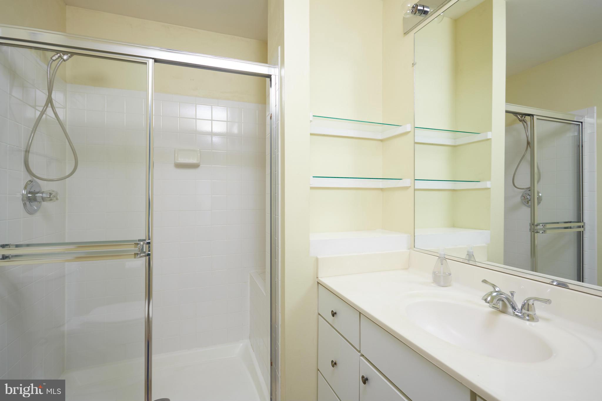 1266 Vintage Place Reston, VA 20194 - Photo 19 of 27 Bath