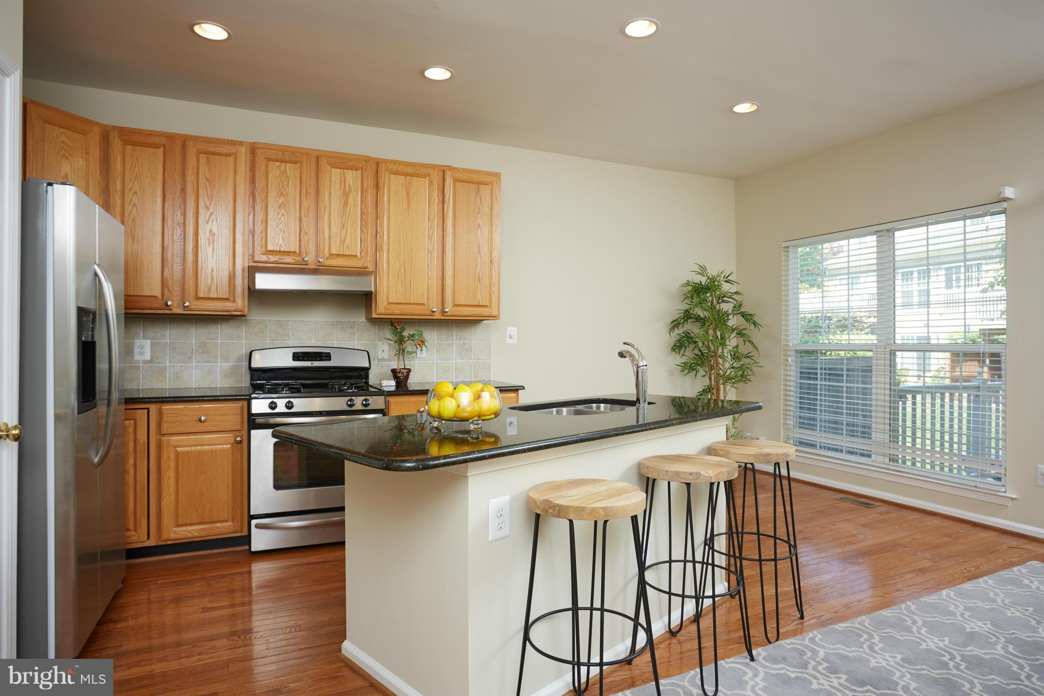 1266 Vintage Place Reston, VA 20194 - Photo 7 of 27 Kitchen