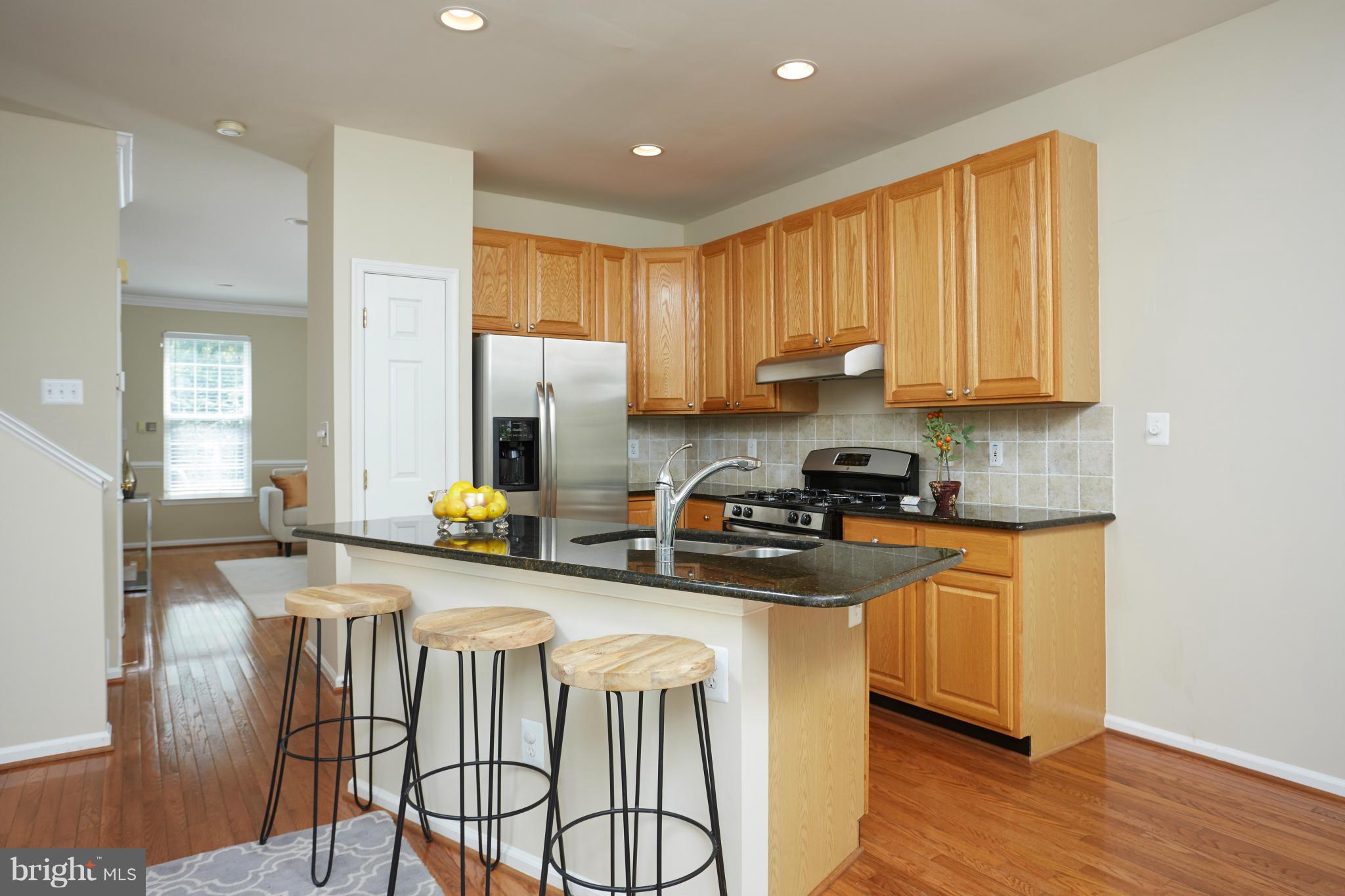 1266 Vintage Place Reston, VA 20194 - Photo 9 of 27 Kitchen