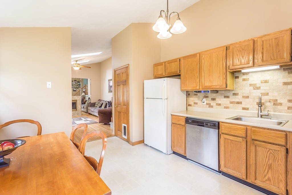 10 Warrior Road Taunton, MA 02780 - Photo 3 of 25