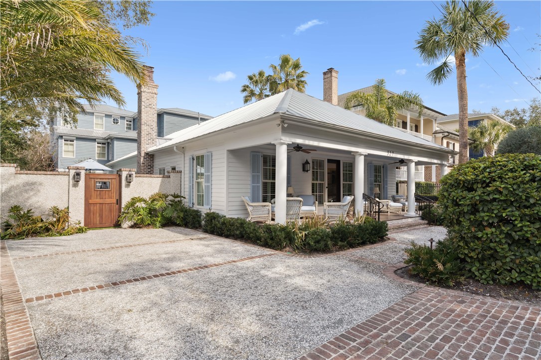 327 Butler Avenue St. Simons Island, GA 31522 - Photo 4 of 69