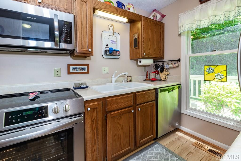 69 Chestnut Ridge, Unit 7 Sapphire, NC 28774 - Photo 7 of 28 Gallery Image 7